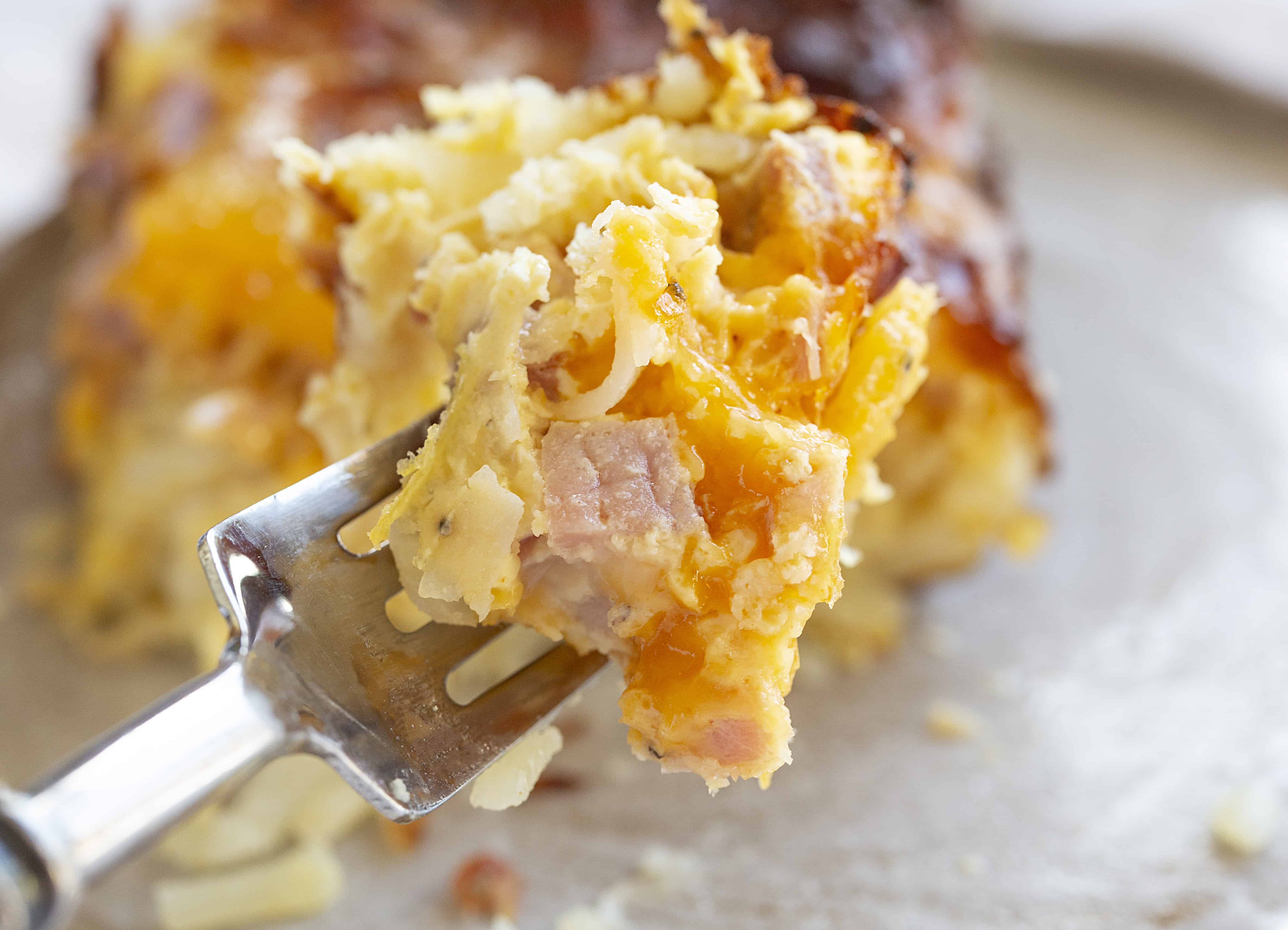 This ooey gooey cheesy ham and crisp hashbrown casserole is going to be a new favorite way to serve breakfast! casserole, ham casserole, cheesy casserole, breakfast casserole, breakfast, ham and cheese breakfast, iambaker Easy Breakfast Casserole