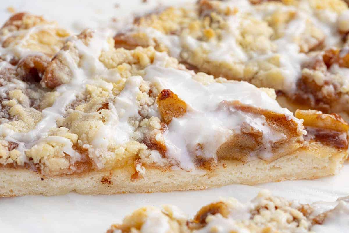 Apple Dessert Pizza is a sweet, soft dessert pizza that is topped with a homemade apple pie filling, cinnamon butter topping, and a sweet glaze. Apple Cactus Bread - Apple Dessert Pizza, Dessert Pizza, 2 Ingredient Pizza Dough, How to Make Cactus Bread, pizza dough dessert pizza, i am baker, iambaker, desserts, baking Very Close Up of Apple Cactus Bread - Apple Dessert Pizza