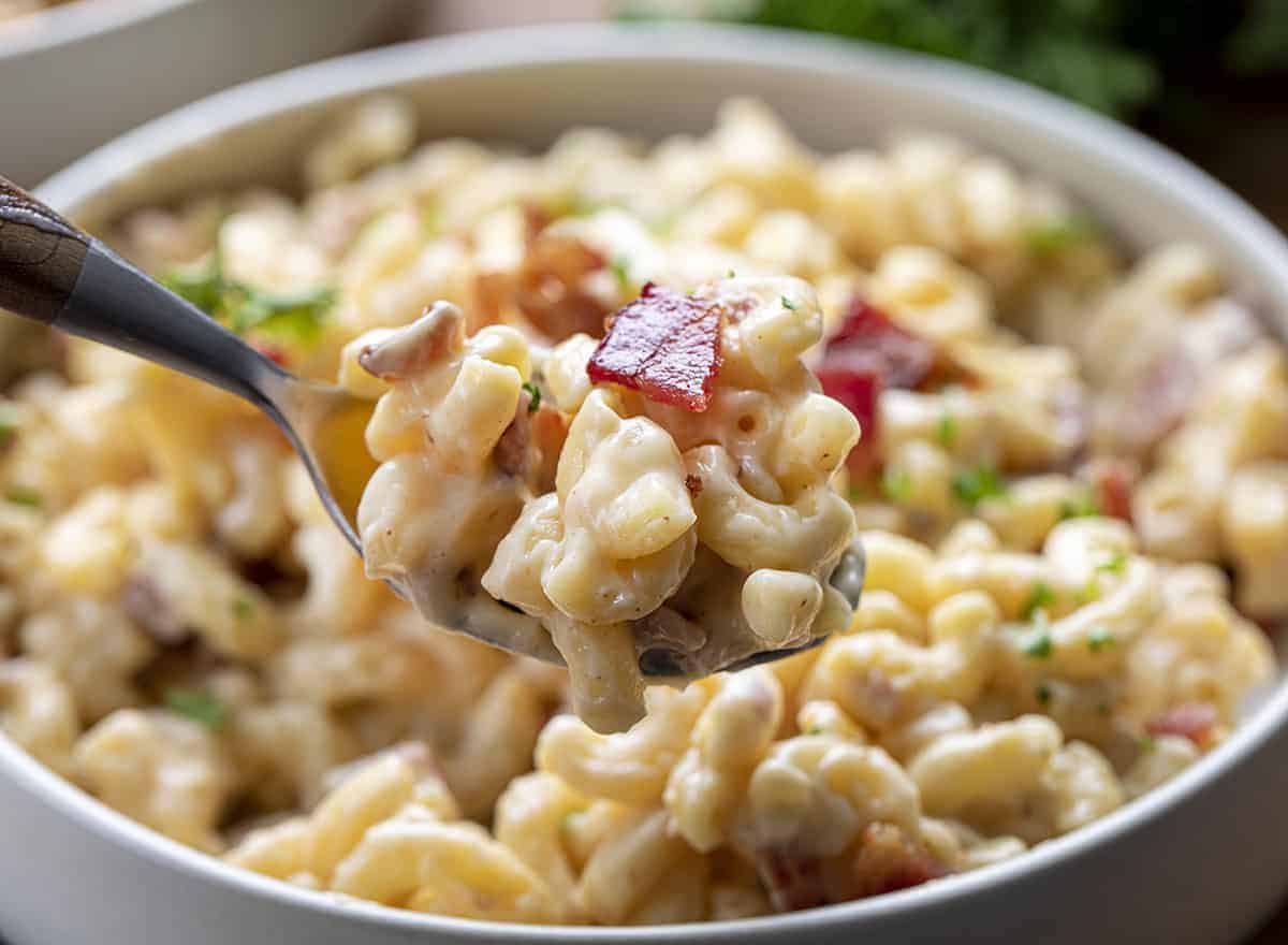 Bacon Macaroni Cheese is creamy and cheesy homemade mac n cheese made with elbow macaroni, two kinds of cheese, and crumbled bacon. Macaroni and Cheese, Mac n Chz, Mac n cheese, homemade mac and cheese, bacon mac n cheese, dinner, supper, bacon mac, iambaker, i am baker, appetizer Spoonful of Bacon Macaroni and Cheese