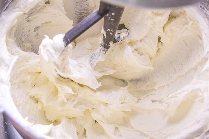 Everything you ever wanted to know about BUTTERCREAM! American Buttercream, Basic Buttercream, How to Make Buttercream, Vanilla Buttercream, Easy Buttercream #iambaker #buttercream Vanilla Buttercream Frosting