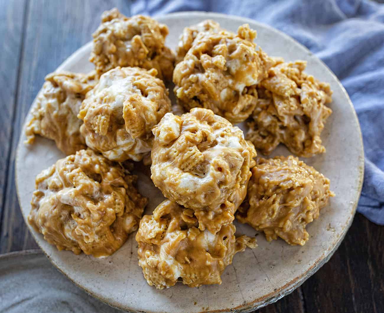 If you want the best sweet snack but don't want to turn on the oven, these are the cookie for you. They basically taste exactly like a special-k bar but are easier to eat! #nobakecookie #nobakedessert #chexcookies #specialkcookies #recipes #cookies #iambaker Chex Cookies with Marshmallow