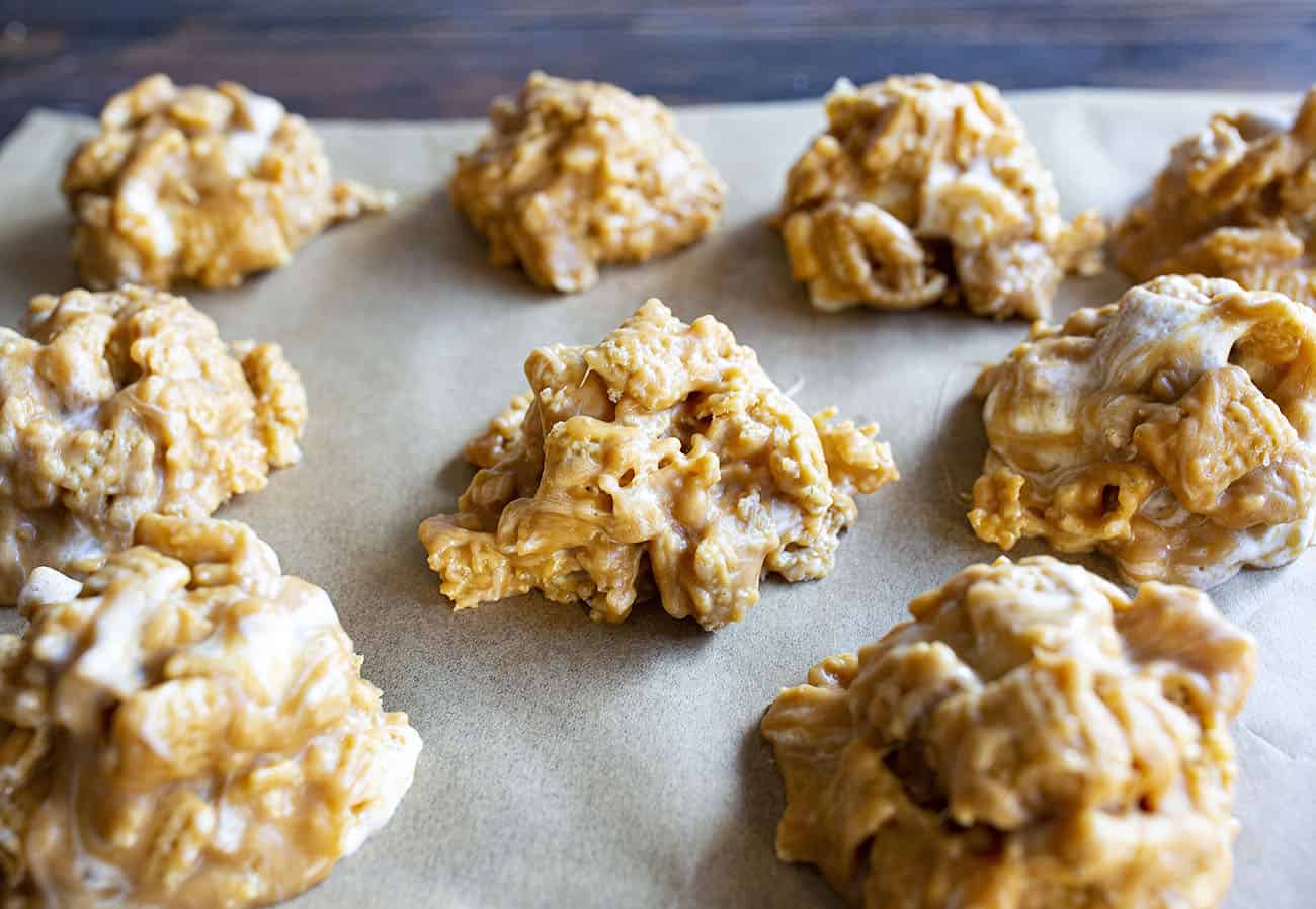 If you want the best sweet snack but don't want to turn on the oven, these are the cookie for you. They basically taste exactly like a special-k bar but are easier to eat! #nobakecookie #nobakedessert #chexcookies #specialkcookies #recipes #cookies #iambaker What Special K Cookies Look Like Right After They Are Made