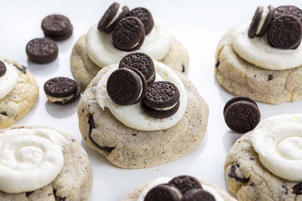 Copycat Crumbl Oreo Cookies are chilled, but super soft cookies that are filled with crushed Oreos and topped with homemade buttercream frosting. Cookies, Baking, Crumbl Cookie Recipe, Copycat Cookies, Frosted Cookies, Oreo Cookies, Dessert, i am baker, iambaker, recipes Frosted Cookies and Cream Cookies with Mini Oreo Cookies Recipe - Copycat Crumbl Cookie Recipe