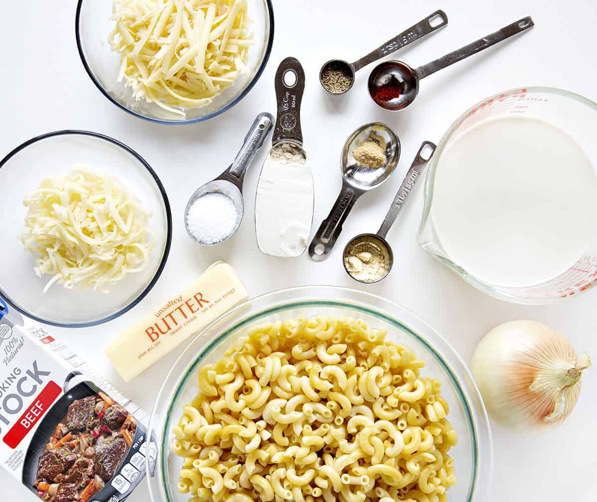 French Onion Chicken Macaroni and Cheese gives you all the flavor of your favorite french onion soup with loads of chicken and cheesy noodles to fill you up! french onion chicken macaroni and cheese, dinner recipes, iambaker, french onion, french onion macaroni and cheese, macaroni and cheese Ingredients for French Onion Chicken Macaroni and Cheese
