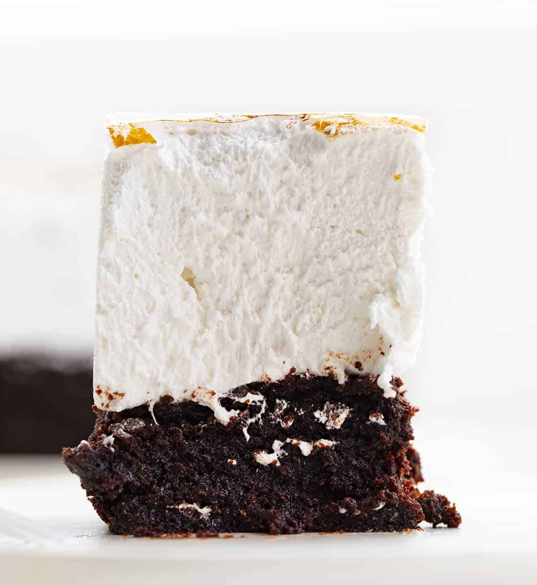 Toasted Marshmallow Brownies are a layer of baked brownies that are topped with homemade marshmallow that is toasted to a golden brown. Brownie Recipes, Homemade Marshmallow, How to Make Marshmallow, Toasted Marshmallow, Baking, Dessert, BBQ Dessert, cookout desserts, campfire, recipes, i am baker, iambaker Toasted Marshmallow Brownies