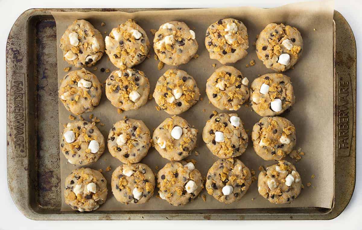 Cornflake Marshmallow Cookies are made with a baked cornflake crunch, chocolate chips, and mini marshmallows for a sweet and salty treat. Cookies, Baking, Milkbar, Milk Bar Cookies, dessert, cornflake cookies, marshmallow cookies, chocolate chip marshmallow cookies, i am baker, iambaker, recipes Raw Cornflake Marshmallow Cookies {Milk Bar Copycat}
