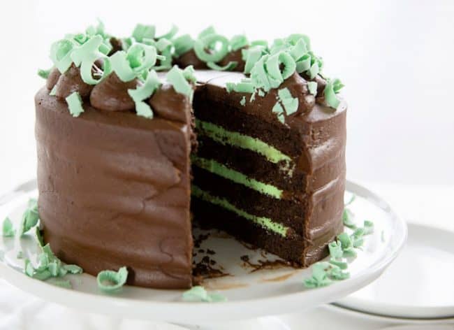 Seriously one of the best cakes you will ever try... perfectly complimenting flavors of chocolate and mint! #cake #chocolatemintcake #mintchocolatecake #chocolatecake Mint Chocolate Cake Recipe