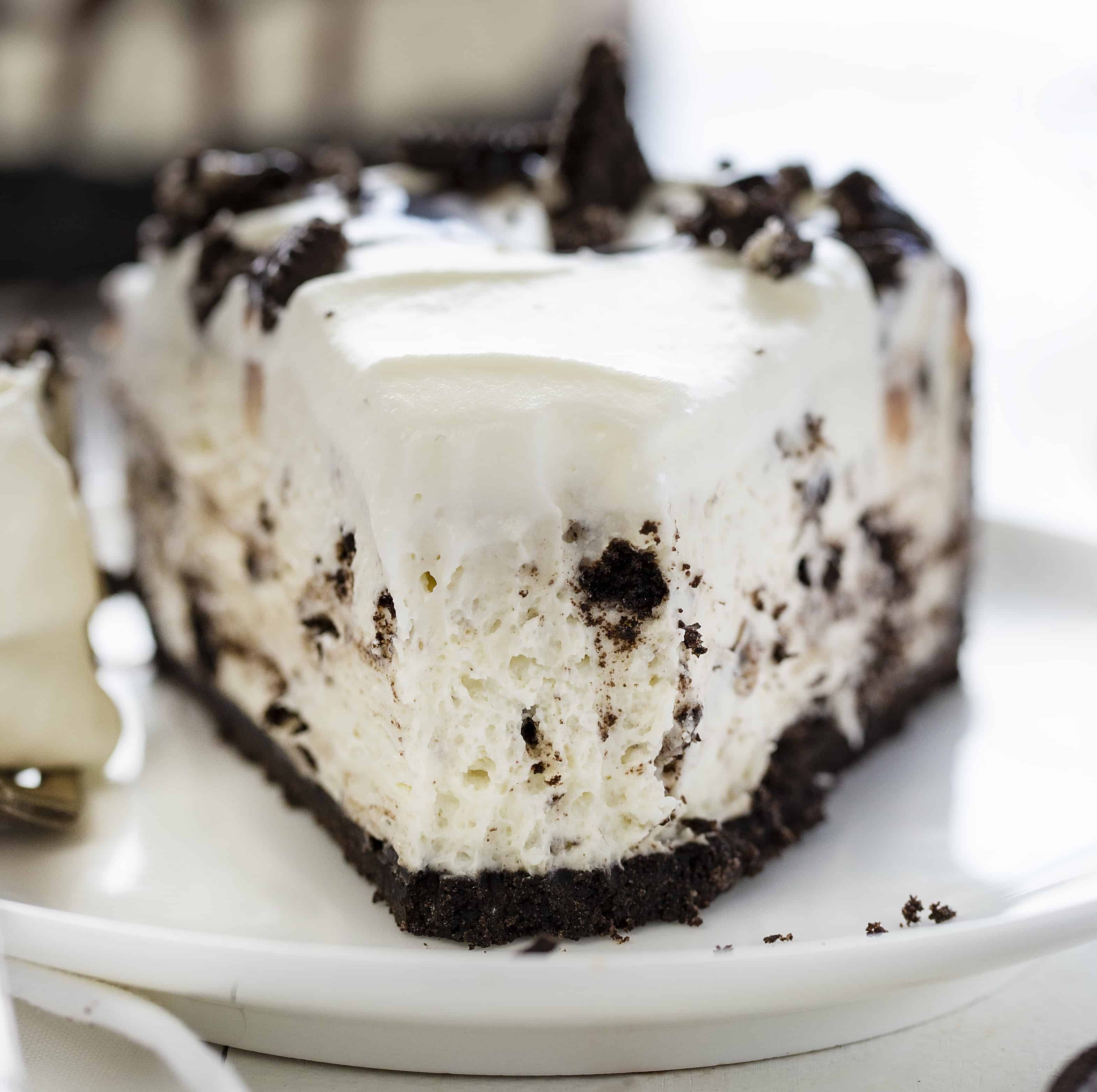 No Bake Oreo Cheesecake is so delicious no one will believe you didnt bake it! no bake, no bake desserts, cheesecake, no bake cheesecake, oreo, oreo cheesecake, no bake oreo cheesecake, iambaker Easy No Bake Oreo Cheesecake Very Close Up Showing Interior Texture