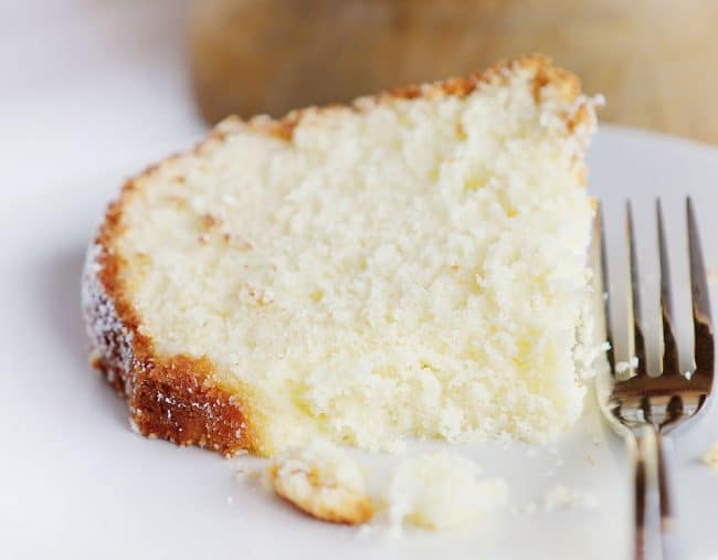The BEST Pound Cake you will EVER try! This recipe is a WINNER! #poundcake #cake #baking #creamcheesepoundcake #creamcheese #iambaker The Best Pound Cake